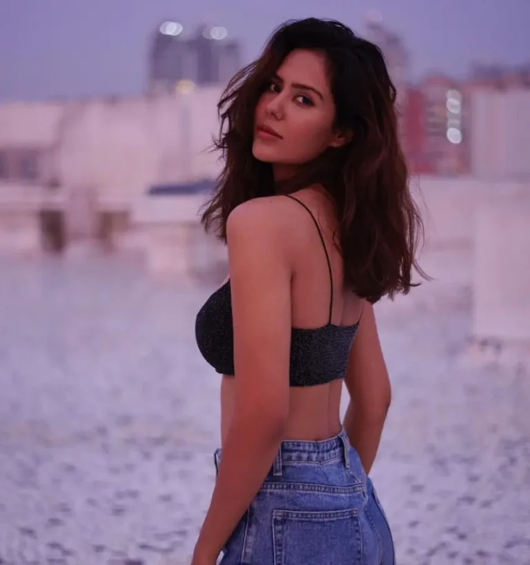 Sonam Bajwa Boyfriend, Height, Age, Family, and Biography As Sonam Bajwa is getting more famous fans want to know more about her personal details including her boyfriend, age, and family. If you also have the same questions about Sonal's life then read this article till the end you will get all your answers. Sonam Bajwa Biography Sonam was inclined towards modeling from her teenage and wanted to become Miss India. After completing her basic education at Jaycees Public School, Rudrapur, she went to Delhi to pursue Graduation at Delhi University. Very few fans know that Sonam worked as an air hostess for a few years. In 2012, she participated in the Femina Miss India beauty pageant and was one of the finalists. After the contest, she got an offer for the Punjabi movie Best of Luck (2013). Later, she worked on several movies including Nikka Zaildar, Carry on Jatta 2, Manje Bistre, Muklawa, and Guddiyan Patole. Birth NameSanobarFull NameSonampreet Kaur BajwaProfession(s)Actress, and ModelDate of Birth16 August 1989Age35 YearsKnown ForPunjabi MoviesHeight170 cm or 5’ 7”Eye & Hair ColourBrownDebutBest of Luck (2013) Punjabi Kappal (2014) Tamil Aatadukundam Raa (2016) Telugu Bala (2019) cameo BollywoodBirthplaceNanakmatta, Rudrapur, Uttarakhand, IndiaZodiac signLeoHometownNanakmatta, Rudrapur, Uttarakhand, IndiaSchoolJaycees Public School, RudrapurCollege/UniversityDelhi UniversityEducational QualificationGraduateReligionSikhismMarital StatusUnmarried Sonam Bajwa Husband, and Family There are rumors that Sonam Bajwa is dating KL Rahul Indian Cricketer. But there is no official confirmation from the duo itself. Sonam Bajwa keeps her personal life private and family away from the limelight. Her father's name is not known, but her mother's name is Ritu Bajwa and she is a teacher. She also has a twin brother Jaideep Bajwa. MotherRitu Bajwa (Teacher)FatherNot KnownBrotherJaideep Bajwa (Twin Brother)BoyfriendRumoured Boyfriend KL Rahul (Cricketer) Some Amazing Facts About Sonam Bajwa Sonam Bajwa has also worked in many brand advertisements. Irrespective of being from a Punjabi conservative family, Sonam is inclined towards Christianity. Sonam is hesitant to do a kissing scene for any movie, which is why she asks the director before signing any movie. Sonam is a fitness freak and follows a strict workout routine. Sonam is an avid pet lover. Sonam was bullied for her dark complexion throughout her childhood and even now. Sonam changed her name from Sanobar to Sonam in the first standard because her classmates mocked her name. View this post on Instagram A post shared by Sonam Bajwa (@sonambajwa)